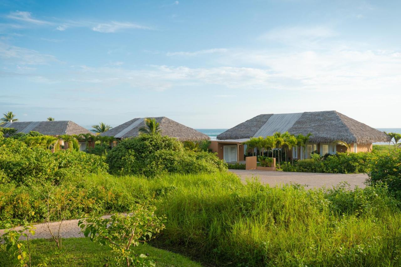 Tanusas Retreat & Spa Puerto Cayo Bagian luar foto