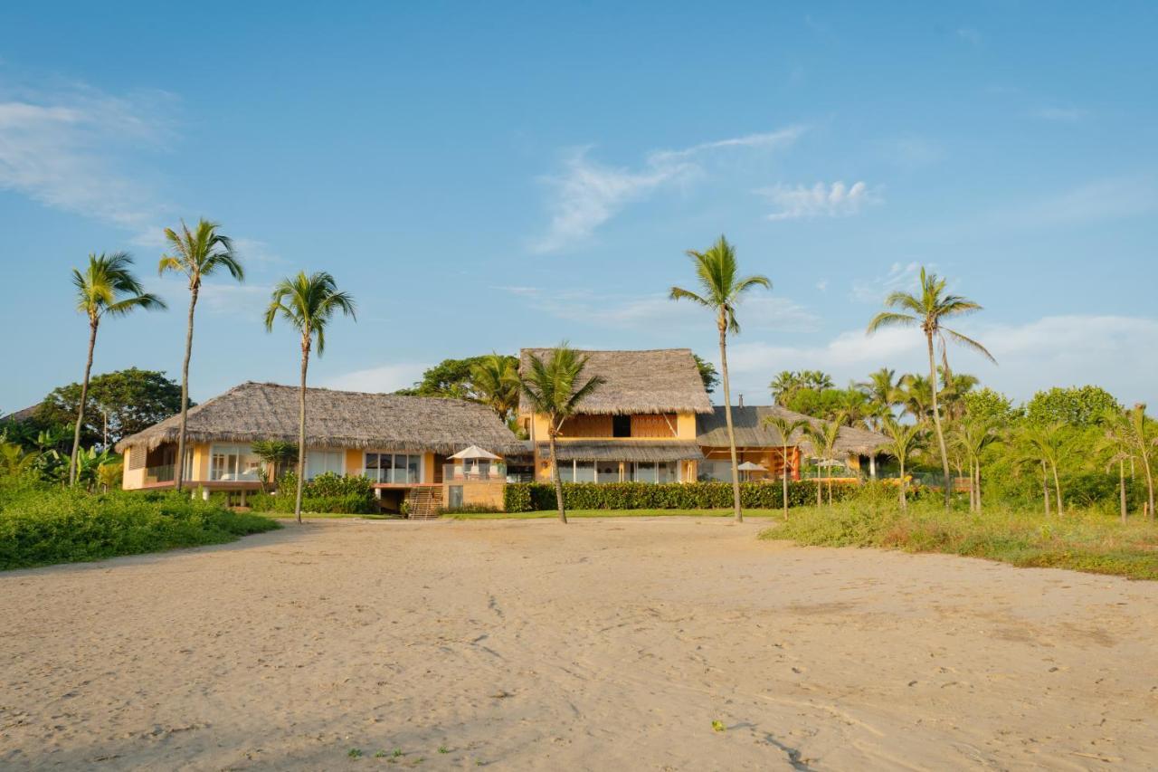 Tanusas Retreat & Spa Puerto Cayo Bagian luar foto