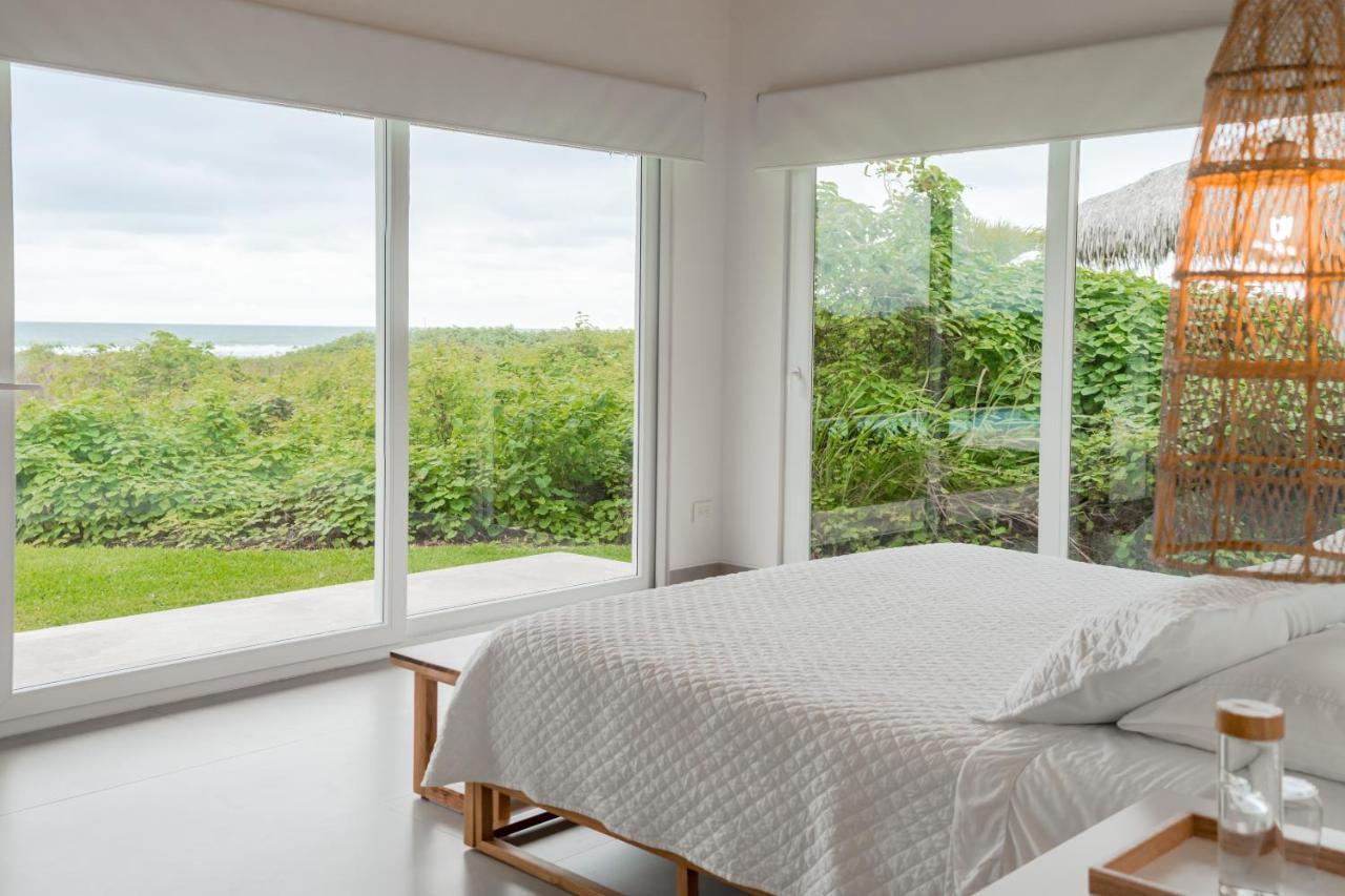 Tanusas Retreat & Spa Puerto Cayo Bagian luar foto